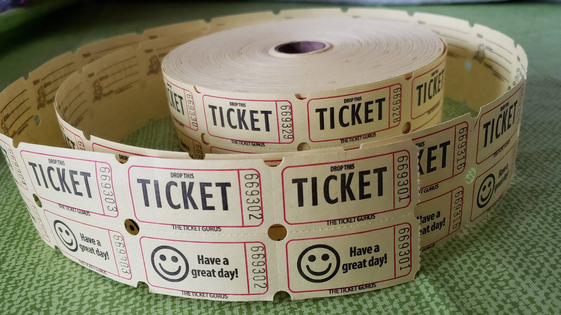 raffle-5691102_1920.jpg