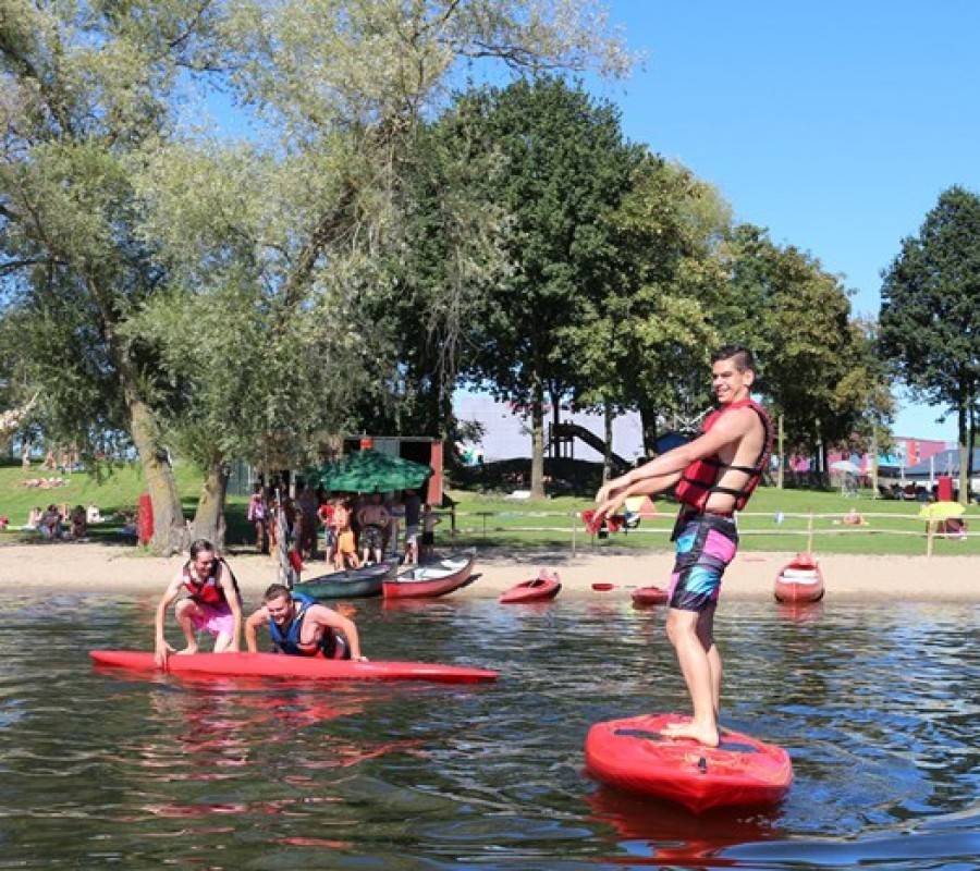 Waterfietsen, kano's en subs huren