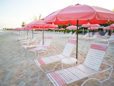 Beach bed with or without umbrella rental